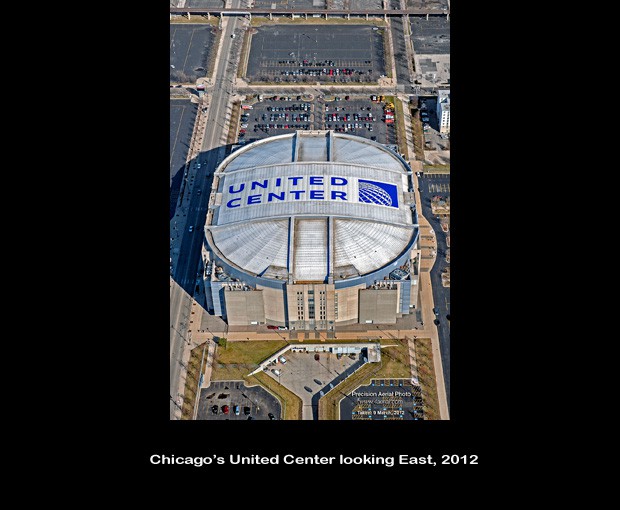 37-CHICAGO_United-Center_120309-303
